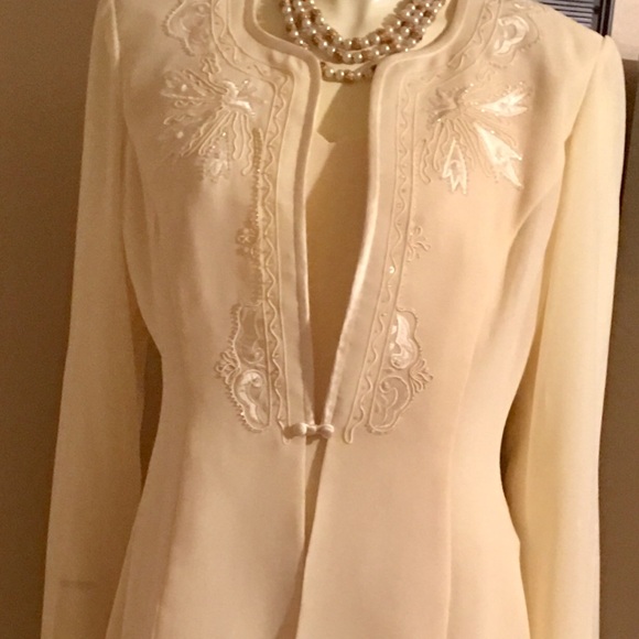 Dresses - Picture 3 of 4